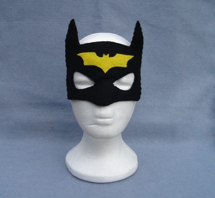 Batman-Inspired Superhero Mask - Image 3